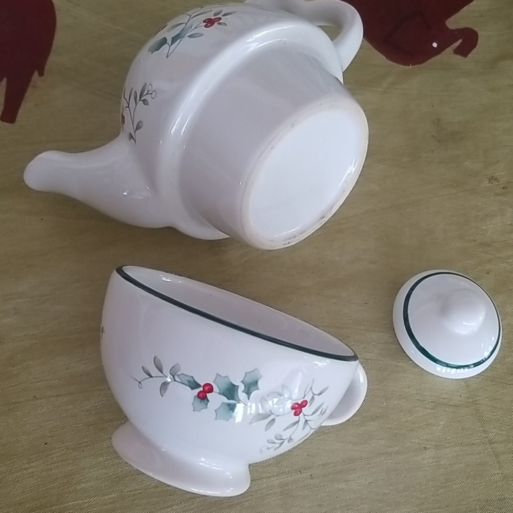 Pfalzgraff Winterberry 3 PC "TEA for One" Tea Set - Picture 5 of 8